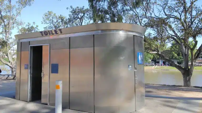 Public Toilets Image 800 x 450