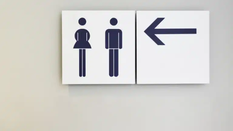 Public toilet image 800 x 450